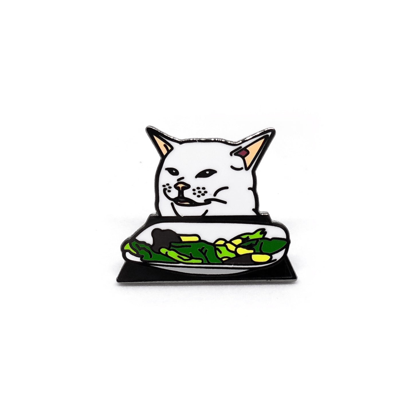 PIN GATO EN MESA